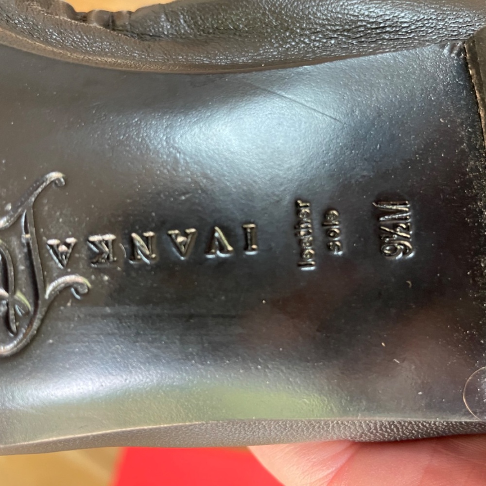 Ivanka Trump Leather Ballet Flat w/gold studs Sz 9.5 - Picture 4 of 8